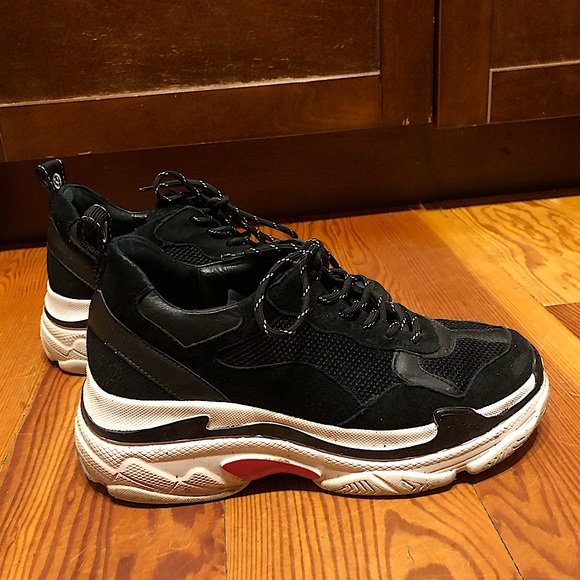 WISHBONE Black Chunky Sneaker - Picture 1 of 10